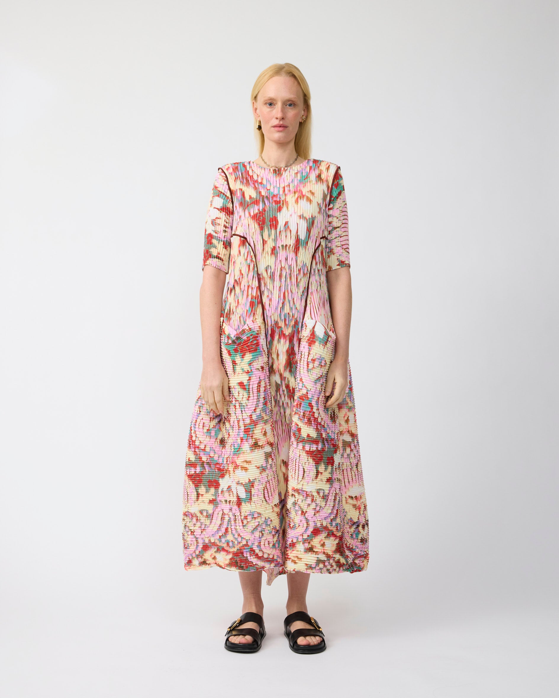 Uma Handpleated Dress in Jim – Julia Heuer