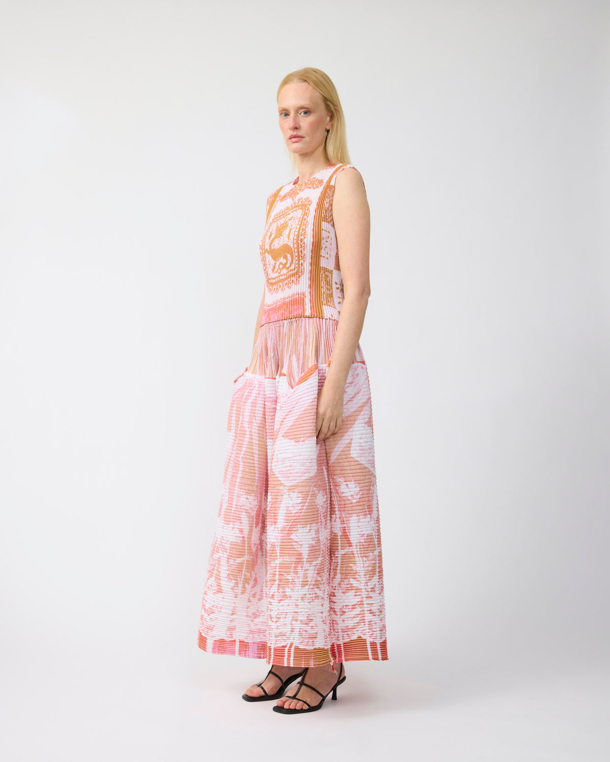 Thelma Pleated Top in Apo