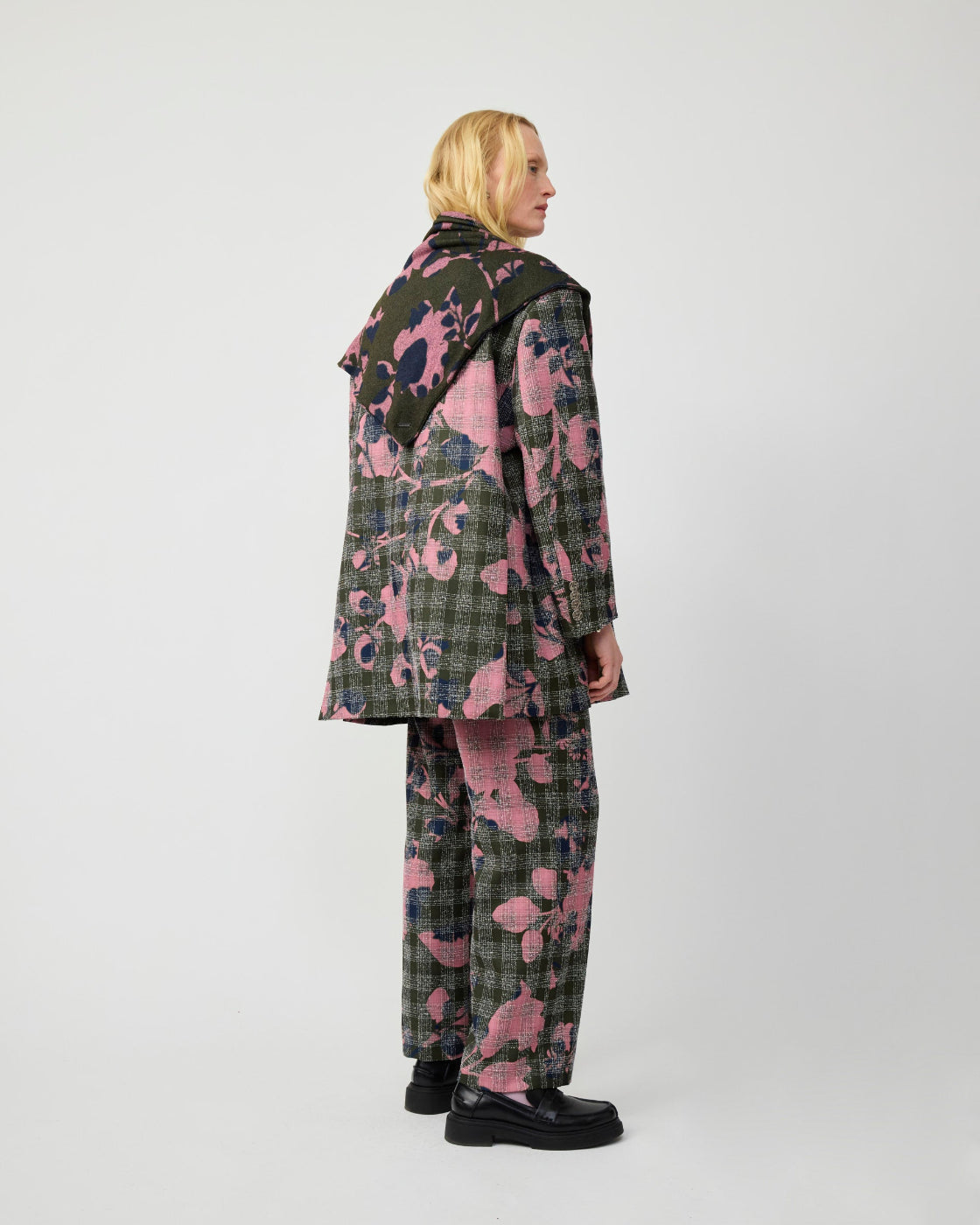 Frida Scarf  in Moss Ingrid