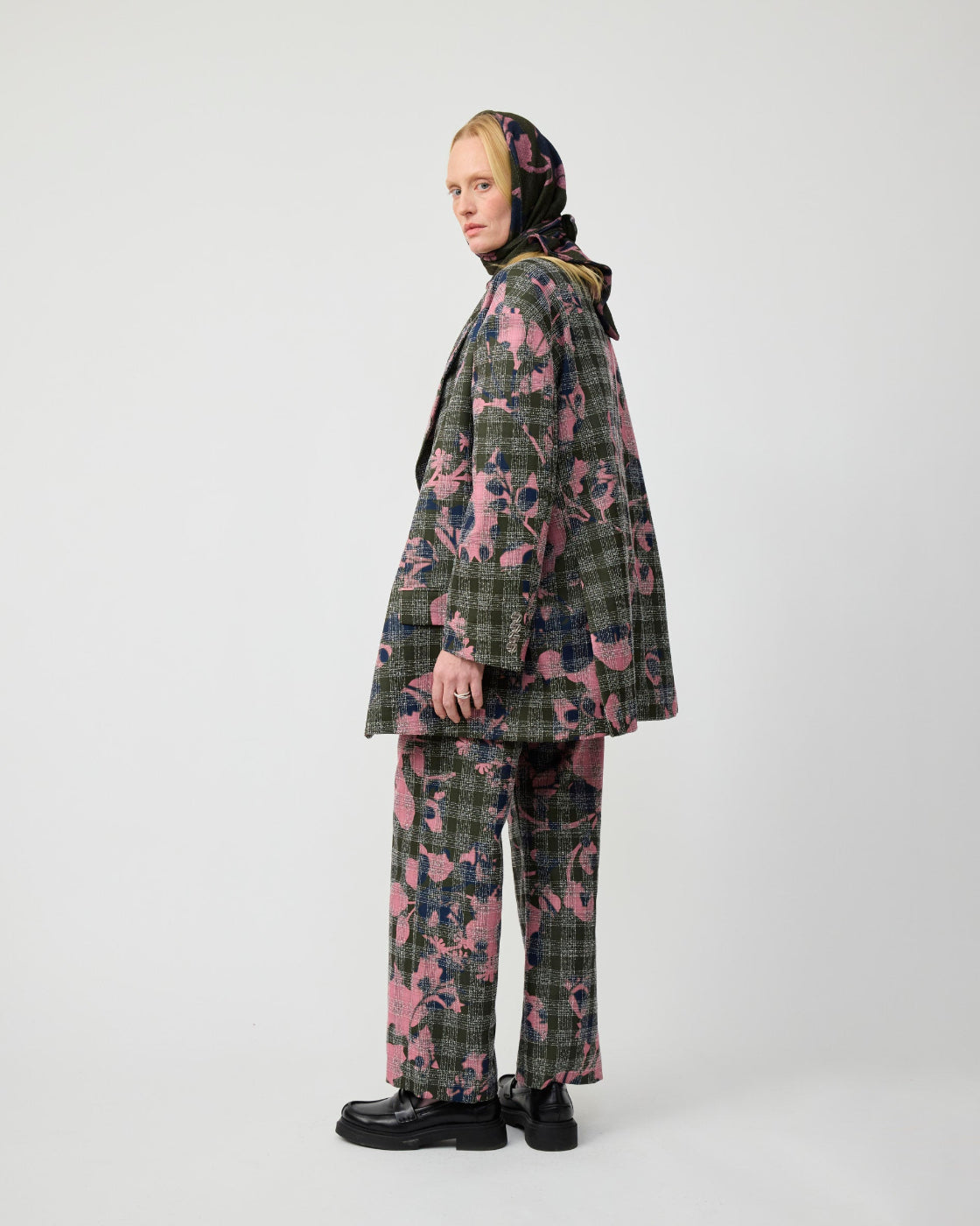 Frida Scarf  in Moss Ingrid