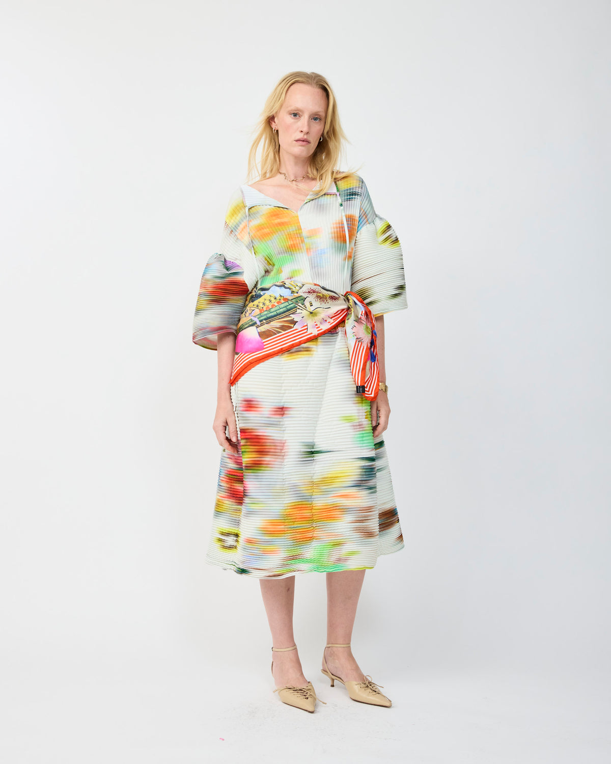 HELMUT SILK SCARF IN KOLLI