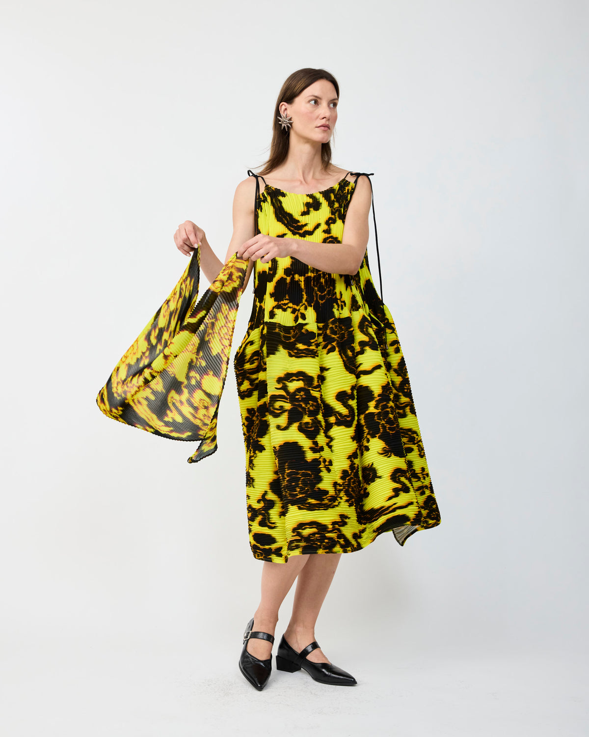 AMADEUS PLEATED SCARF IN ELECTRIC AUGUST