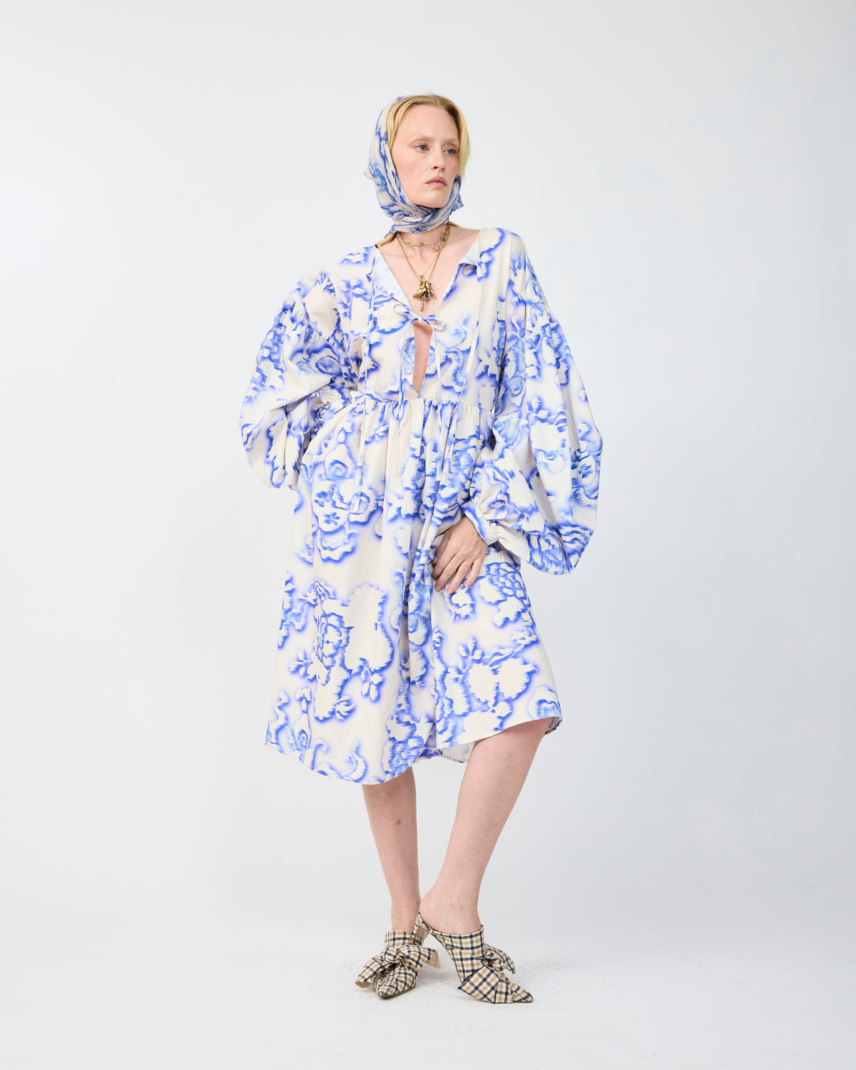 AMADEUS PLEATED SCARF IN AZURE AUGUST