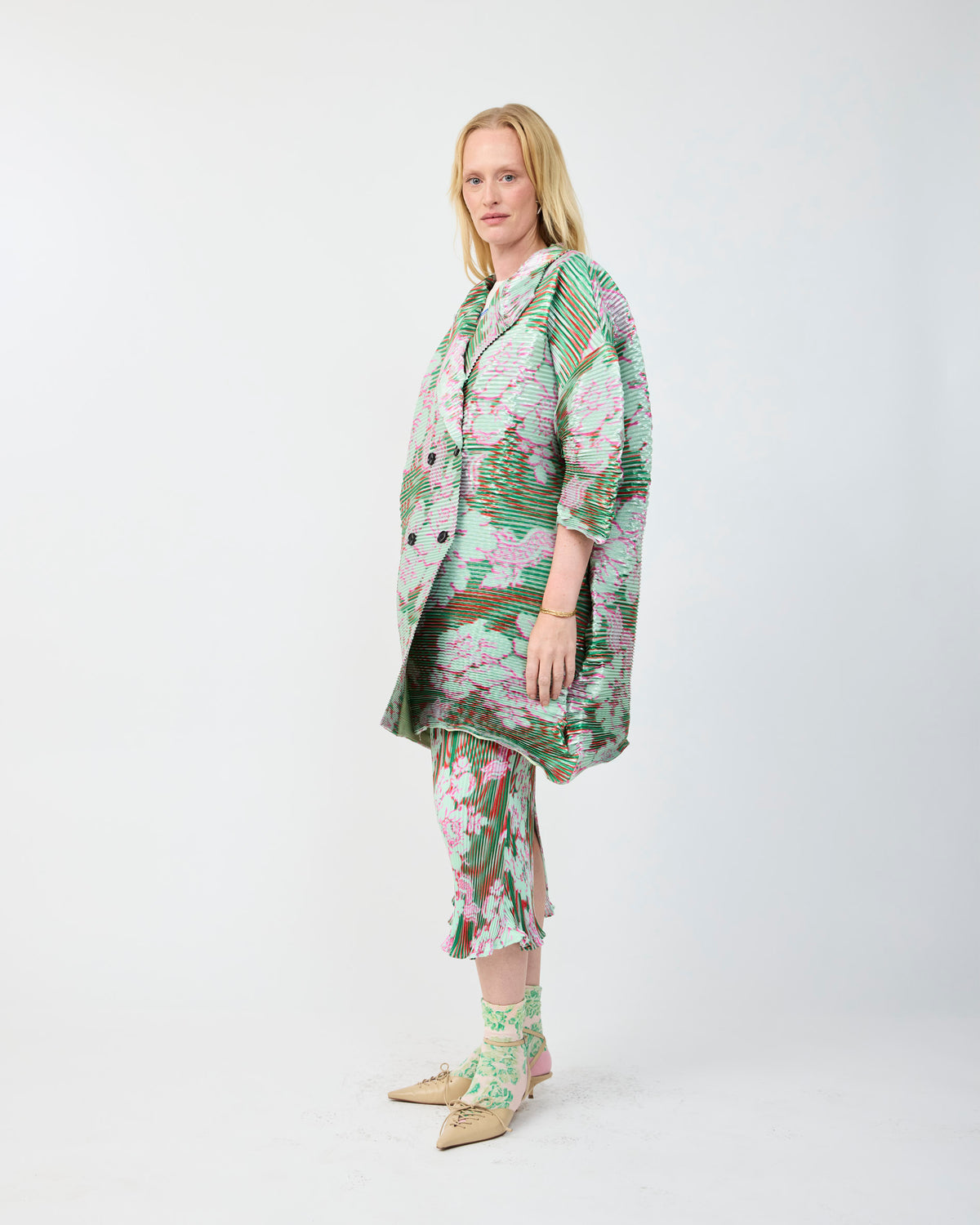 JOHAN PLEATED COAT IN METALLIC LIESE