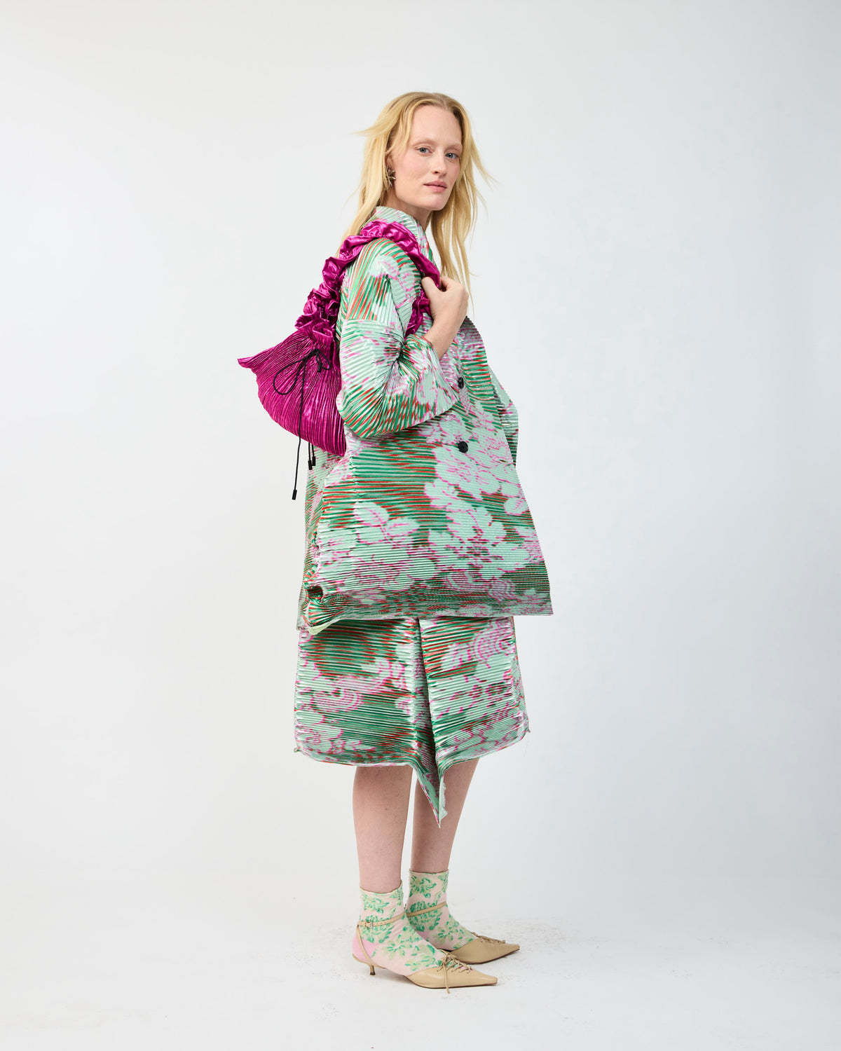 JOHAN PLEATED COAT IN METALLIC LIESE