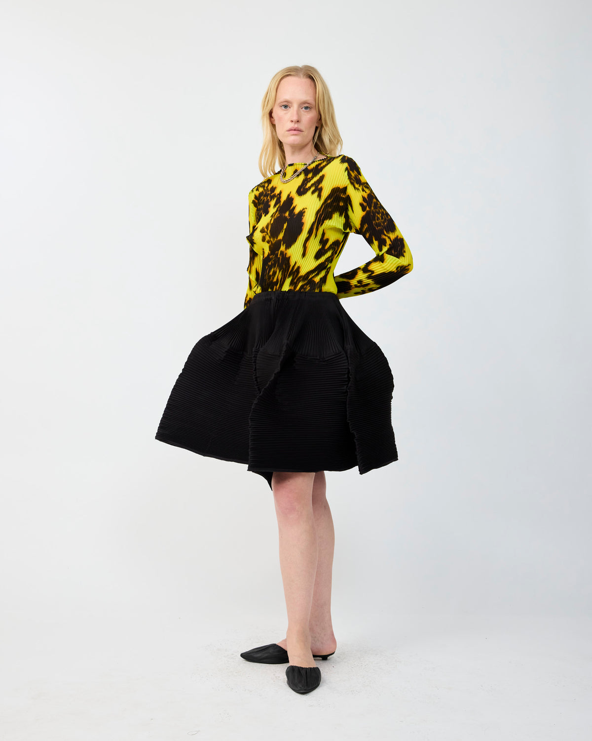 LEE PLEATED TOP IN ELECTRIC AUGUST