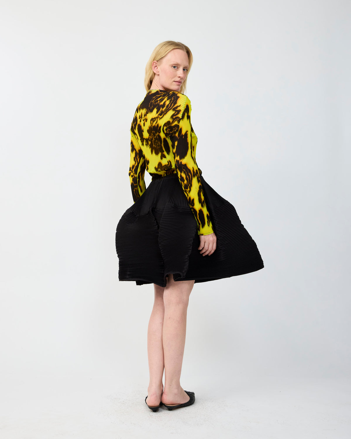 LEE PLEATED TOP IN ELECTRIC AUGUST