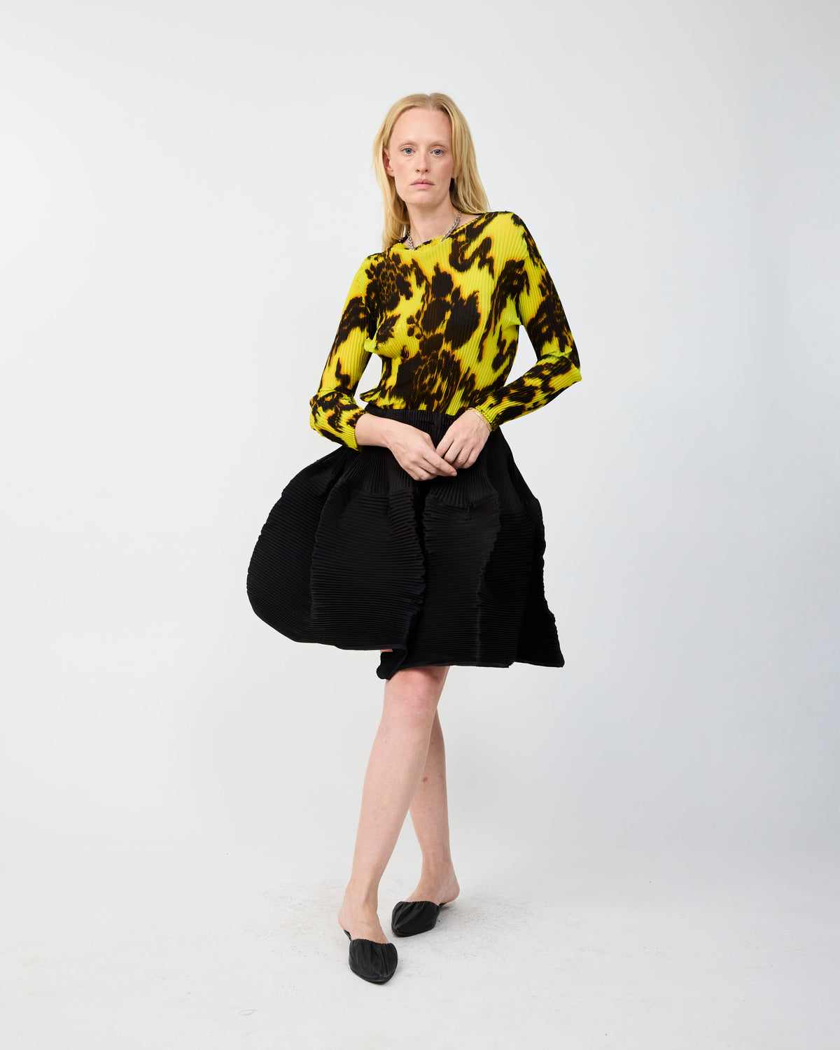 LEE PLEATED TOP IN ELECTRIC AUGUST