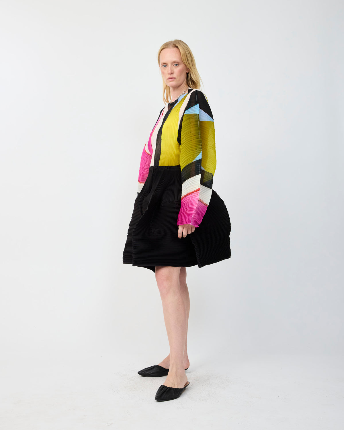 CAMERON PLEATED SKIRT IN BLACK