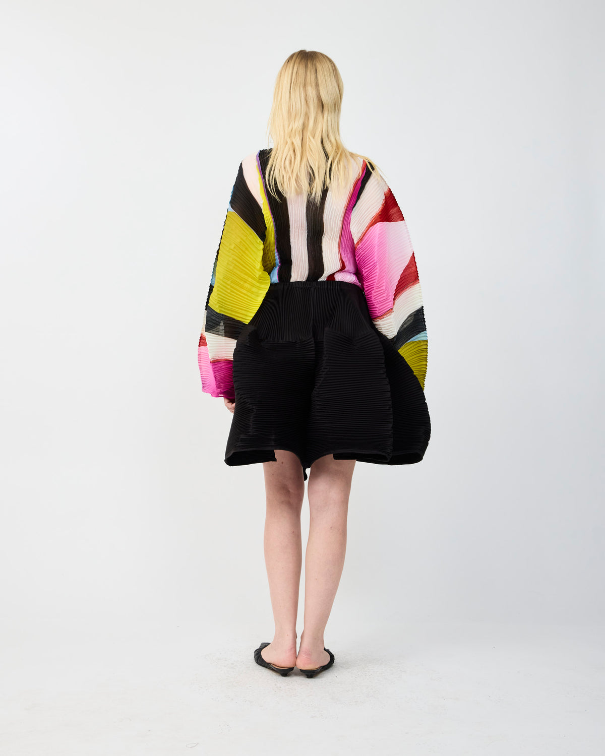 CAMERON PLEATED SKIRT IN BLACK