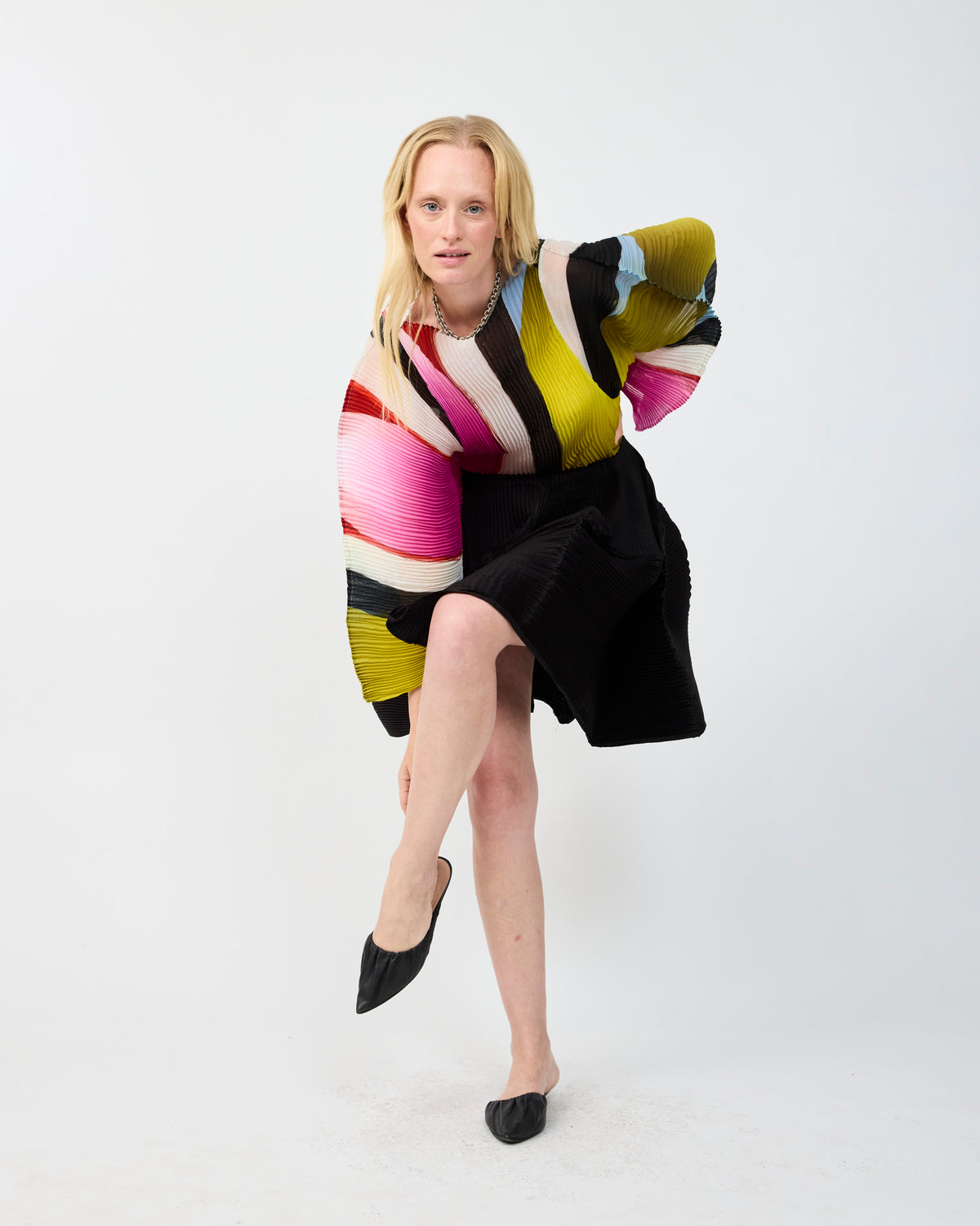 CAMERON PLEATED SKIRT IN BLACK