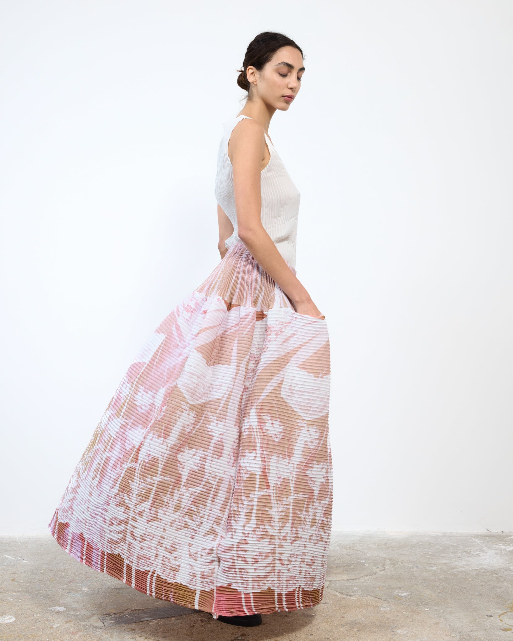 HANDPLEATED KENZA SKIRT IN APO