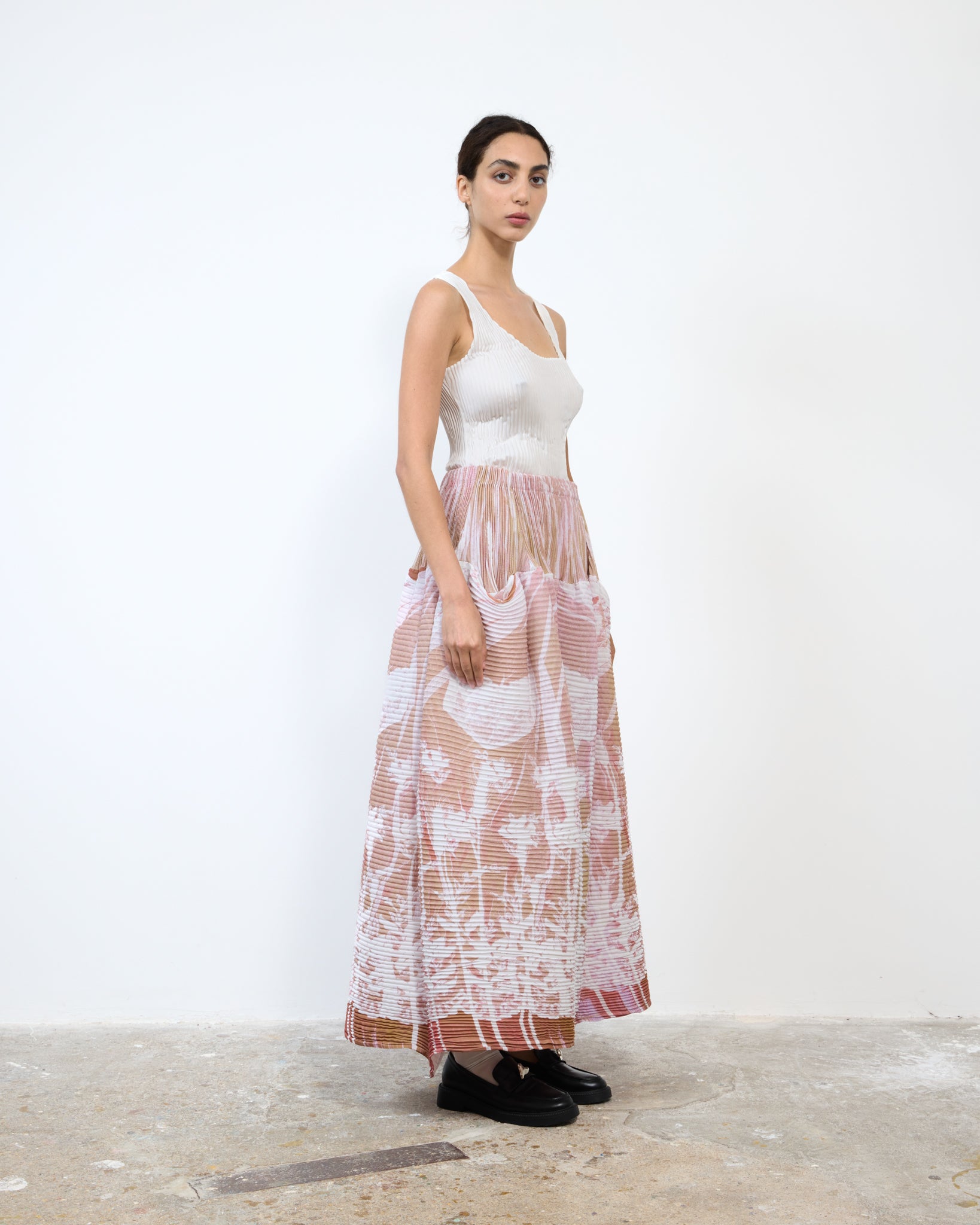 HANDPLEATED KENZA SKIRT IN APO